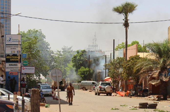 ▲非洲友邦布吉納法索首都瓦加杜古（Ouagadougou）當地時間 2 日上午發生槍戰及攻擊事件。（圖／達志影像 ／美聯社\\)