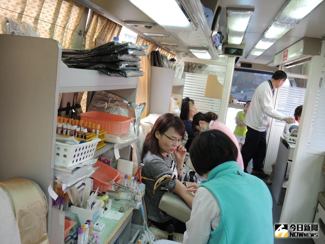 ▲永靖獅子會舉辦「快樂捐血，讓愛相隨」活動，特別認購喜樂水餃給參加捐血的民眾，讓一滴「熱血」發揮二分「愛心」。（圖／記者陳雅芳攝，2018.03.05）