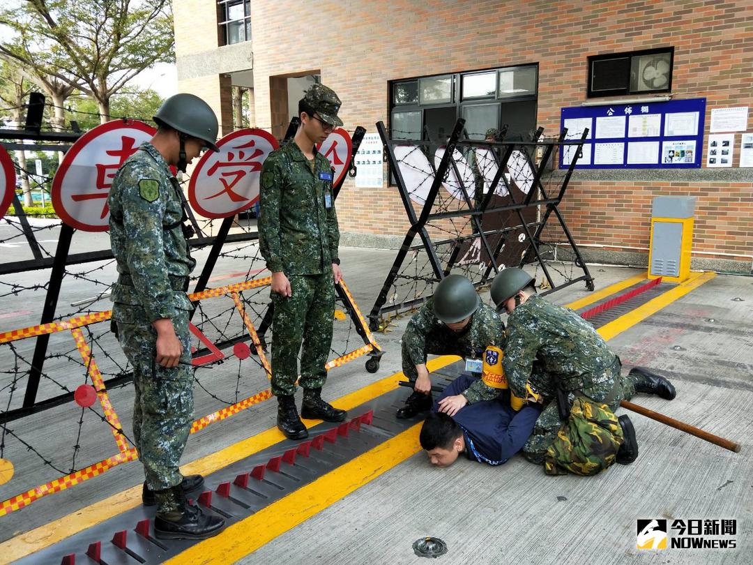 ▲彰化縣後備指揮部舉辦營安狀況演練，藉以提升營區安全防護及應處能力，確維部隊安全與戰力。（圖／記者陳雅芳攝，2018.03.05）