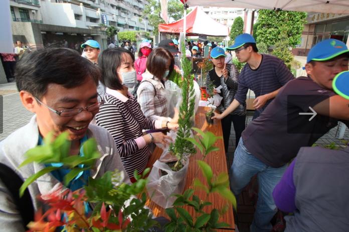 ▲屏東林區管理處提醒民眾需自備盛苗容器，前往領取樹苗。（圖／屏東林管處提供，2018.03.07）