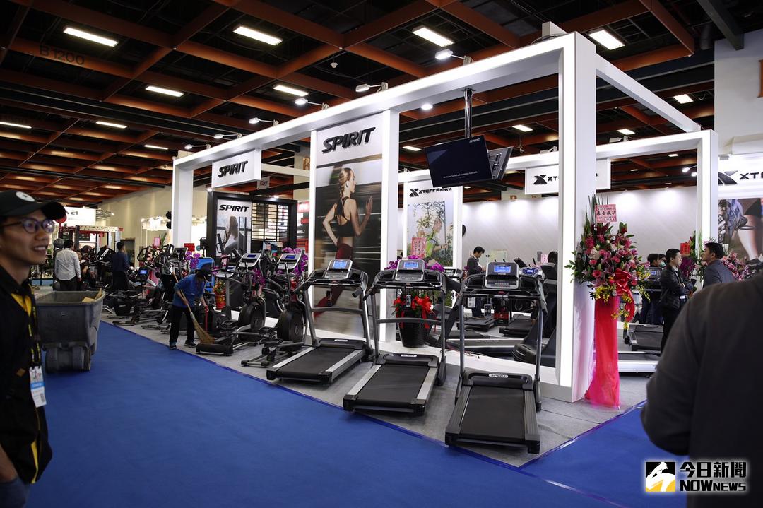 ▲台北國際體育用品展3月8日登場，因應物聯網時代來襲，現場也吹起智能運動風潮。有健身器材大廠展出旗下品牌，導入自有研發的雲端平台服務，且能虛擬戶外情境，讓運動更有樂趣。（圖／岱宇提供）