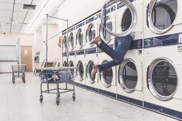 ▲洗衣店驚見這一幕，「上上下下」令人臉紅心跳。（示意圖／翻攝自 Pixabay ）