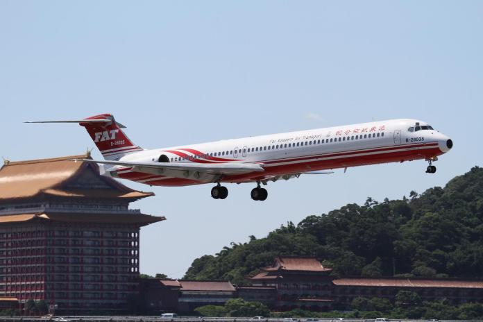 ▲遠東航空預計於今年 10 月起新增桃園－大阪航線，使用載客量較大的 MD-82/83 機型執飛。（圖／遠東航空）