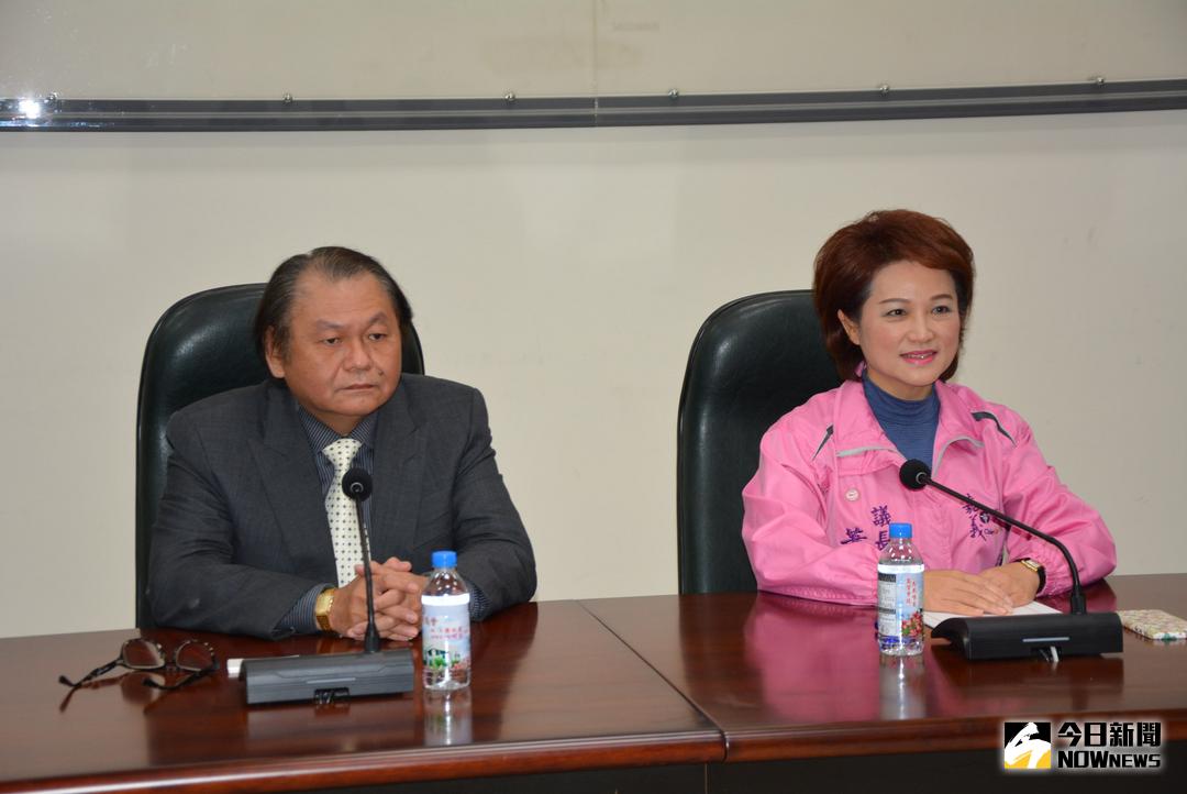 ▲市議長蕭淑麗宣布延攬邱楹棟擔任嘉義市議會機要祕書。（圖／記者郭政隆攝，107.3.9）