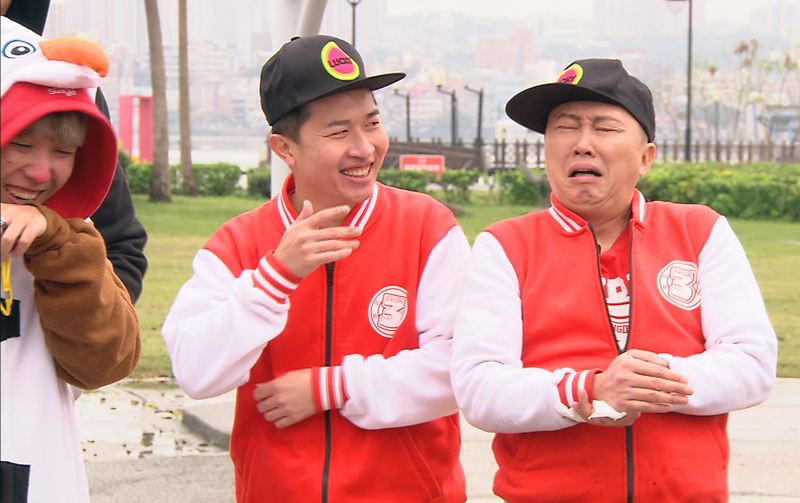 ▲趙正平（右）狠摔痛呼。（圖／台視提供 , 2018.3.9）