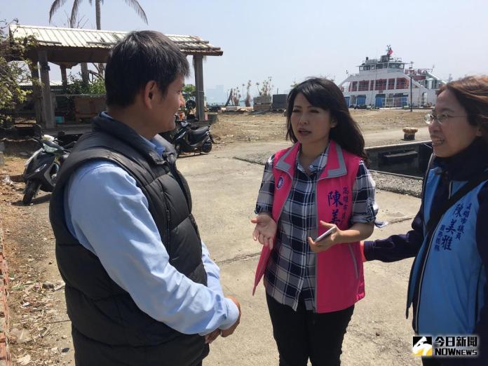 影／高雄旗津渡輪發生碰撞　70多名乘客受驚嚇
