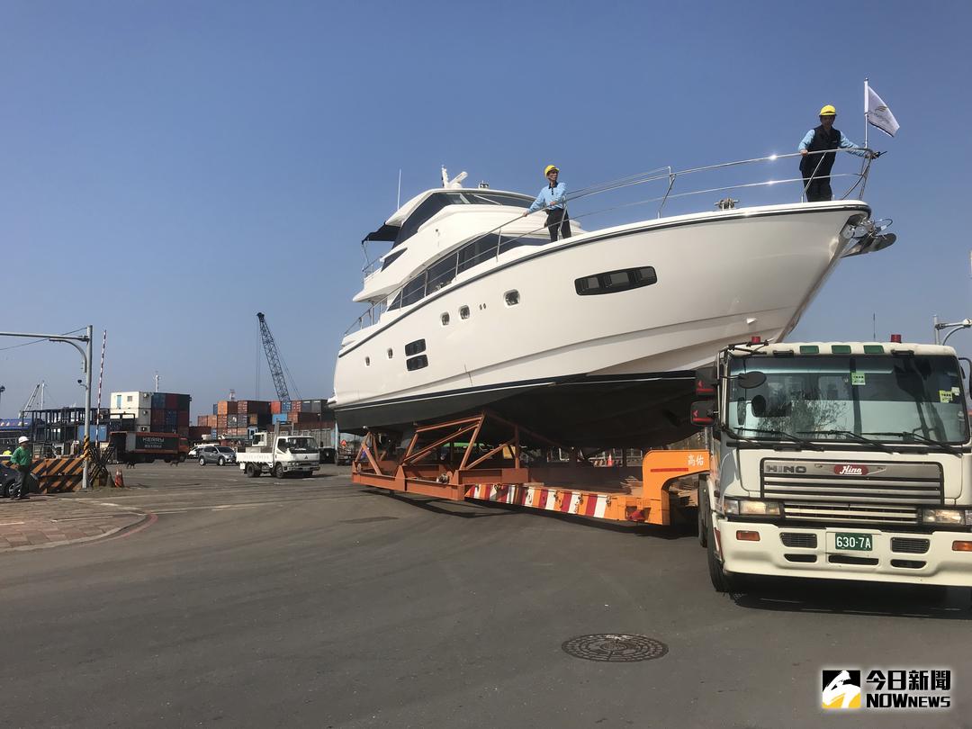 ▲遊艇展將在3月10日至3月11日期間進行遊艇陸上運送作業，作業路段全面實施交通管制。（圖／記者宋德威攝 , 2018.03.10）