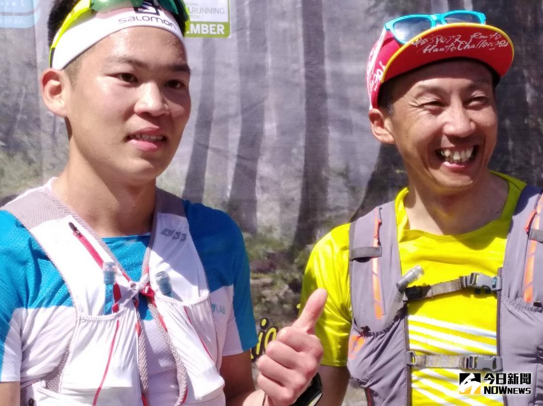 ▲小川壯太\\(左\\)和周青在賽後英雄惜英雄。（圖／黃建霖攝）