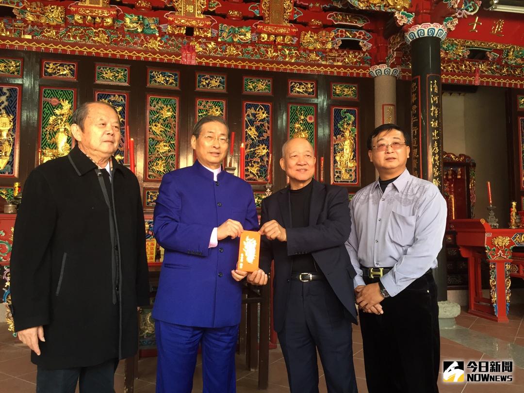 ▲中華統一促進黨總裁張安樂（左二），今（10）日到金門金沙鎮祭祖。（圖／記者蔡若喬攝 , 2018.03.10）