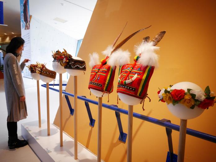 ▲新北市立十三行博物館即日起至8月26日，展出「原帽•重現-台灣原住民族帽飾特展」。（圖／十三行博物館提供）