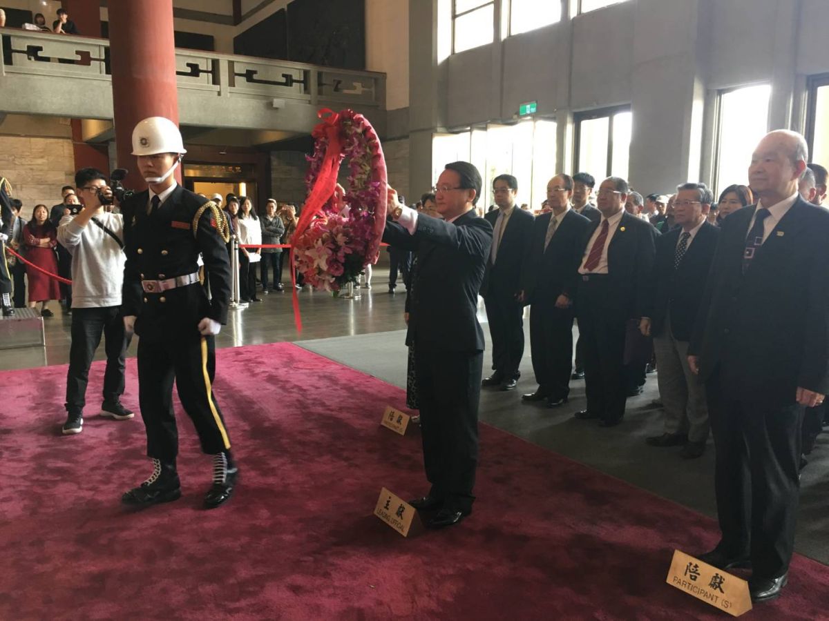 ▲中華民族致公黨主席陳柏光（圖中）率領黨員及百黨聯盟幹部，至國父紀念館獻花致敬。（圖／致公黨提供 , 2018.3.12）