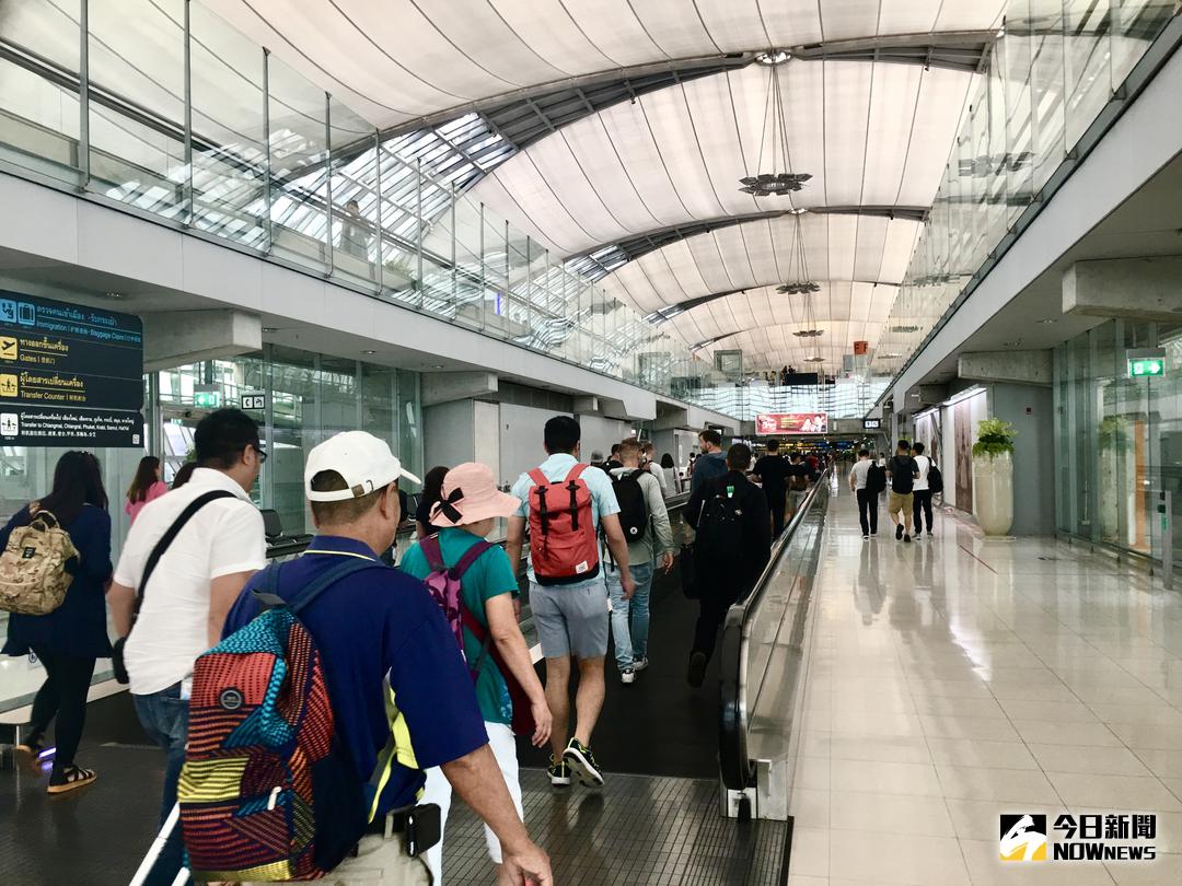 ▲日前泰國海關公告，旅客攜帶的筆記型電腦、手機、相機、手錶等高價物品入境都須申報。泰國觀光局則澄清，一般旅客不受影響，入境方式跟以往相同。（圖／記者陳致宇攝）