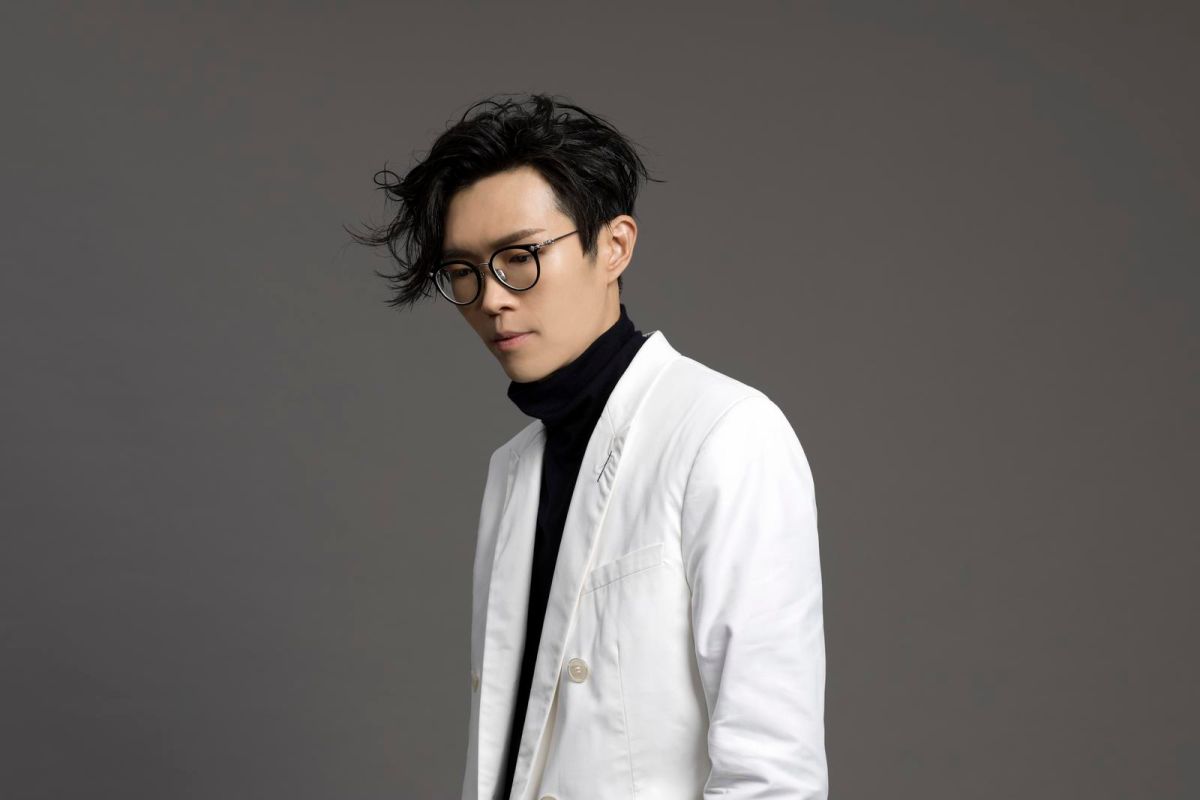 ▲方大同為了新單曲改變髮型，帥照在網路上一公開後，立即引起熱議。（圖／賦音樂提供 , 2018.03.12）