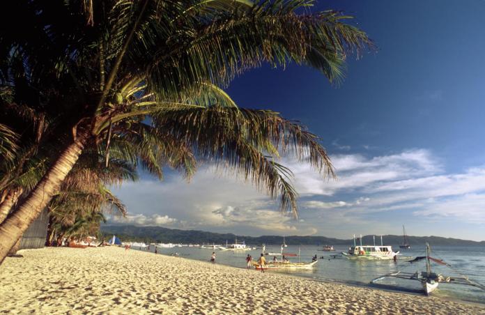 ▲菲律賓渡假勝地長灘島將在6月到9月間關閉60天來清理環境。（圖／達志影像／美聯社）