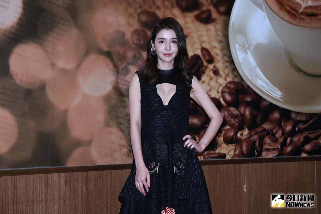 ▲藝人李毓芬（如圖）今（11）日迎來40歲生日啦！女神出道多年感情路一直是大家關注的焦點，李毓芬曾與羅志祥因廣告拍攝而產生感情，卻遭傳因愷樂介入而分手，本篇貼文馬上帶讀者來回顧女神的情史。（圖／記者葉政勳攝）