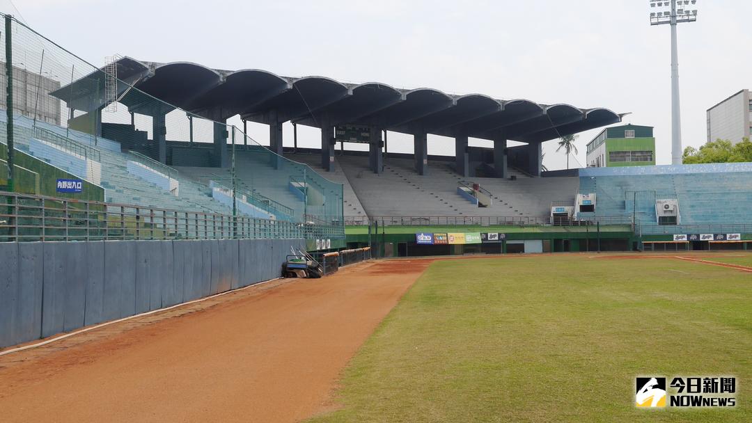 ▲擁有39年以上歷史的屏東球場可能被迫拆除。（圖／吳政紘攝）