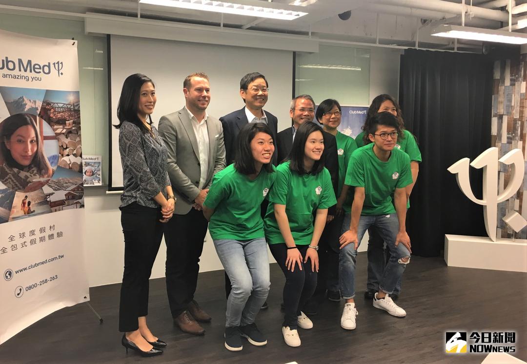 ▲全球滑雪假期領導品牌與中華民國滑雪滑草協會合作為期4年的「滑雪菁英培訓計畫」，前排為培訓選手方珮瑄\\(左起\\)、方楀媃、林柏瀚。（圖／鍾東穎攝 , 2018.03.16）