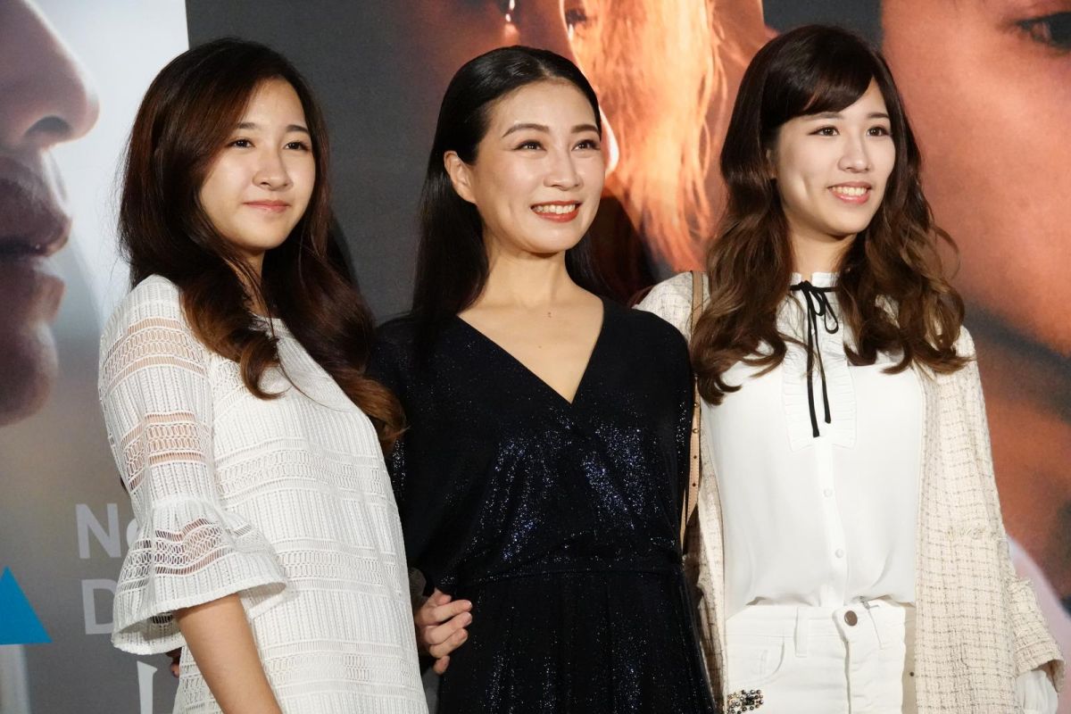 ▲方文琳帶著一對寶貝女兒出席首映。（圖／客家電視台提供，2018.03.16）