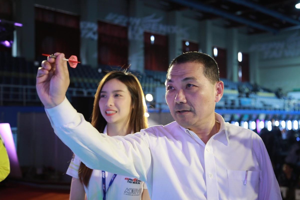 ▲爭取國民黨新北市長提名的侯友宜今（17）日出席全國飛鏢公開賽時表示，如果他明年還在，「這個活動他一定來。」（圖／侯友宜辦公室提供）