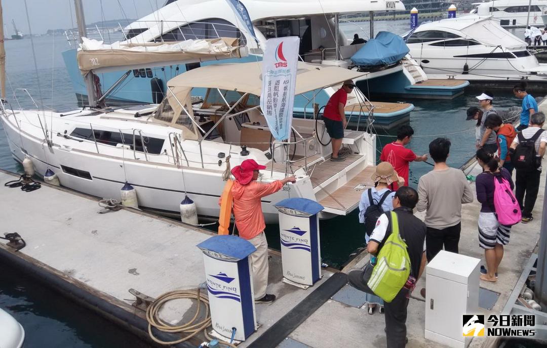 ▲自8月4日起，將實行搭船實名制，旅客登船時必須出示身分證明文件，也要經過行李安檢，以確保安全。(圖／記者黃守作攝，2018.03.17)