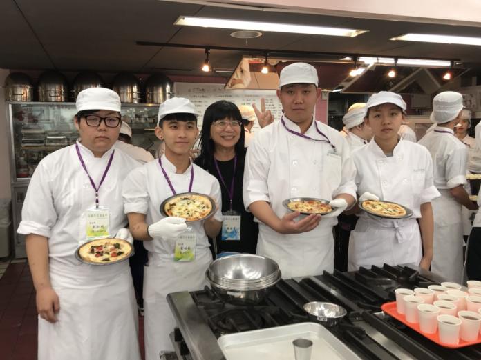 ▲光華高中餐旅群赴日本專門學校學烘焙。（圖／光華高中提供，2018.03.19