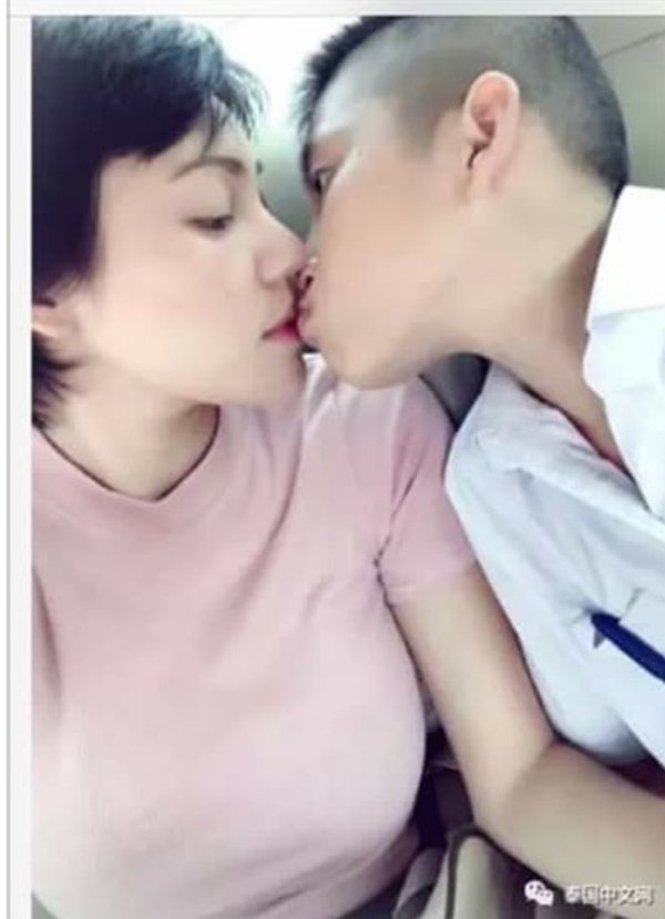 ▲泰國女星艾美與 13 歲兒子嘴對嘴接吻自拍，被痛批亂倫。（圖／取自中國報）