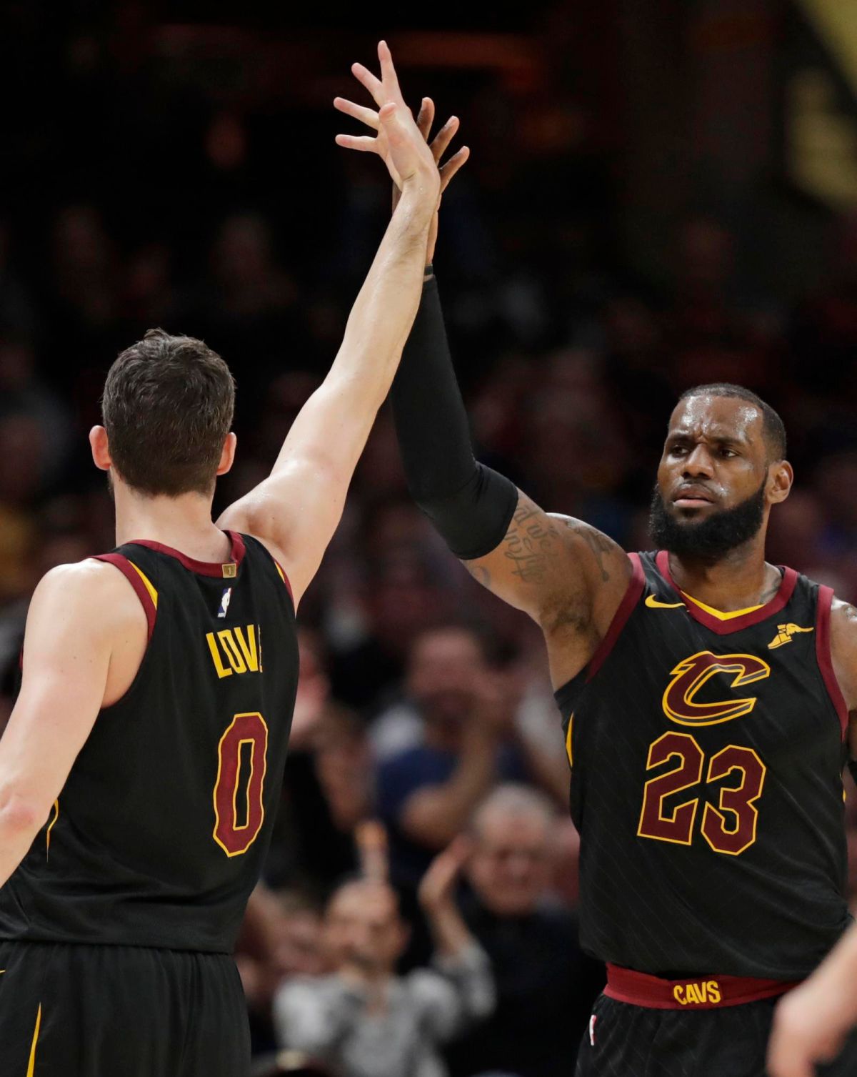 ▲湖人今夏補強，美國媒體認為騎士一哥「愛神」Kevin Love(左)最有可能和「詹皇」LeBron James再續前緣。（圖／美聯社／達志影像）