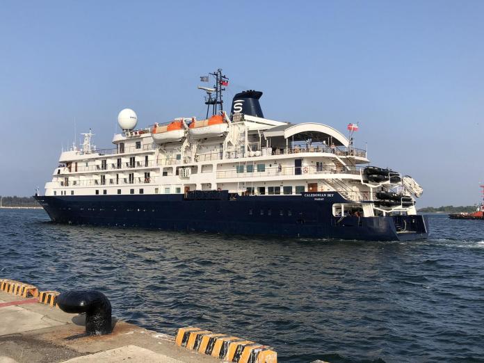 卡莉多麗號首訪台南　泊靠安平商港
