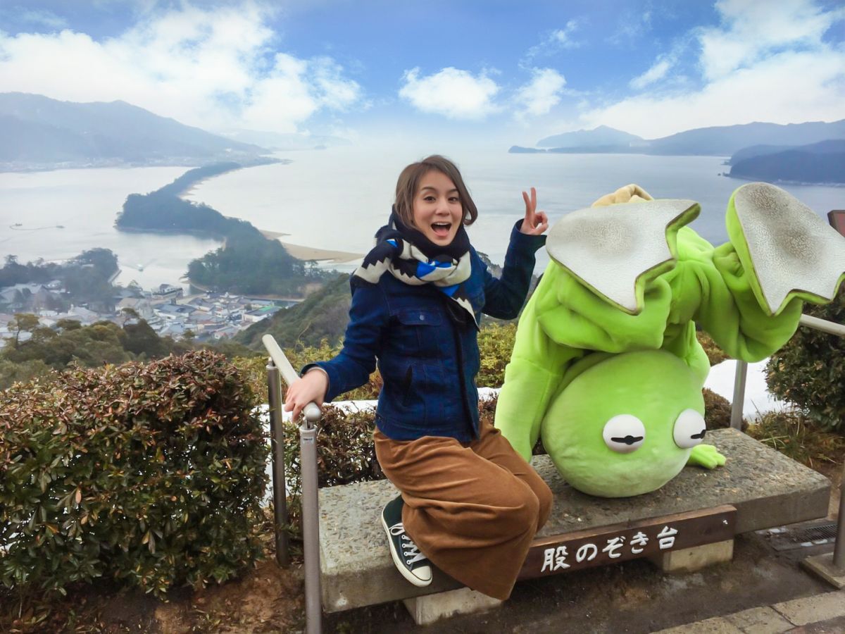 ▲莎莎與蛙蛙探索旅蛙秘境。（圖／TVBS提供 , 2018.3.21）