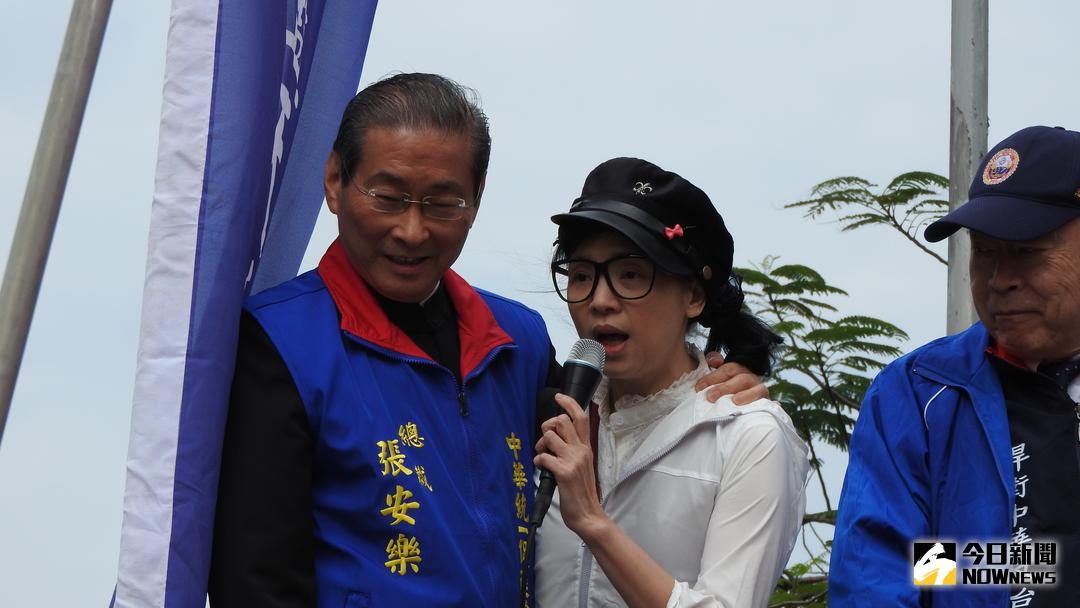 ▲前主播璩美鳳統促黨在追思繆德生的活動上，擔任主持人。（圖／記者戴祺修攝,2018.03.22）