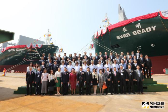 ▲長榮海運公司2艘2,800TEU級全貨櫃輪舉行聯合命名儀式。(圖／記者黃守作攝，2018.03.22)