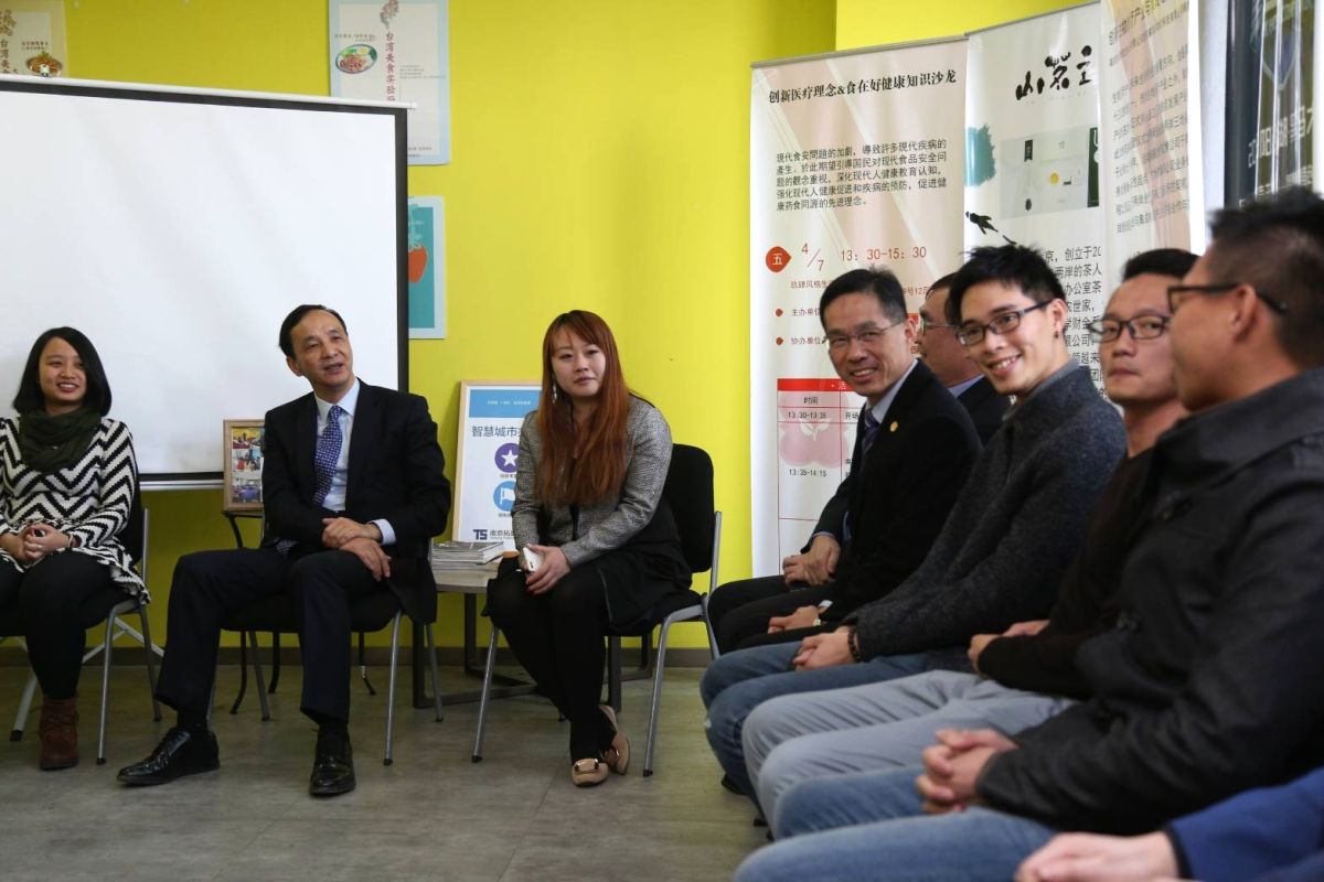 ▲新北市長朱立倫與青年座談時指出，希望了解台灣青年在此地創業所遇到的問題，並透過大陸或台灣彼此溝通，化解困難。（圖／新北市政府提供）