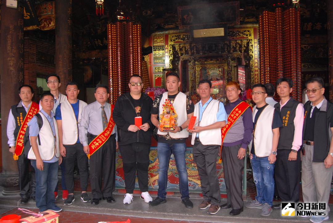 ▲彰化南瑤宮分靈海外的第五個國家-馬來西亞天絲總廟理事主席馬國強順利恭迎到南瑤宮的分靈神尊。（圖／記者陳雅芳攝，2018.03.23）