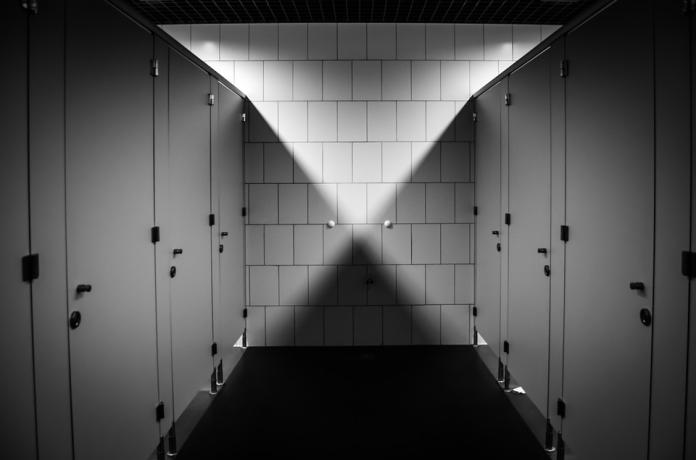 ▲頂尖大學推「男女混廁」，竟慘淪四腳獸砲房。（示意圖／翻攝自 Pixabay ）