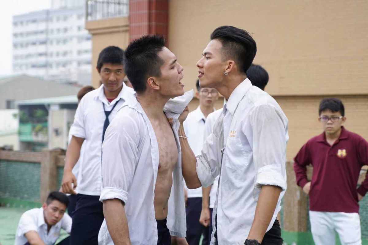 ▲吳念軒（右）為愛打學長。（圖／TVBS提供，2018.03.24）