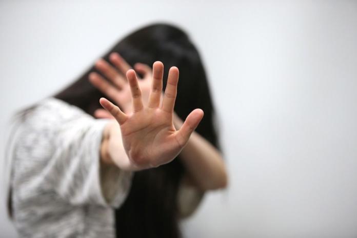 ▲被騙一起玩「真心話大冒險」，少女慘遭男同學輪流性侵。（示意圖／NOWnews）