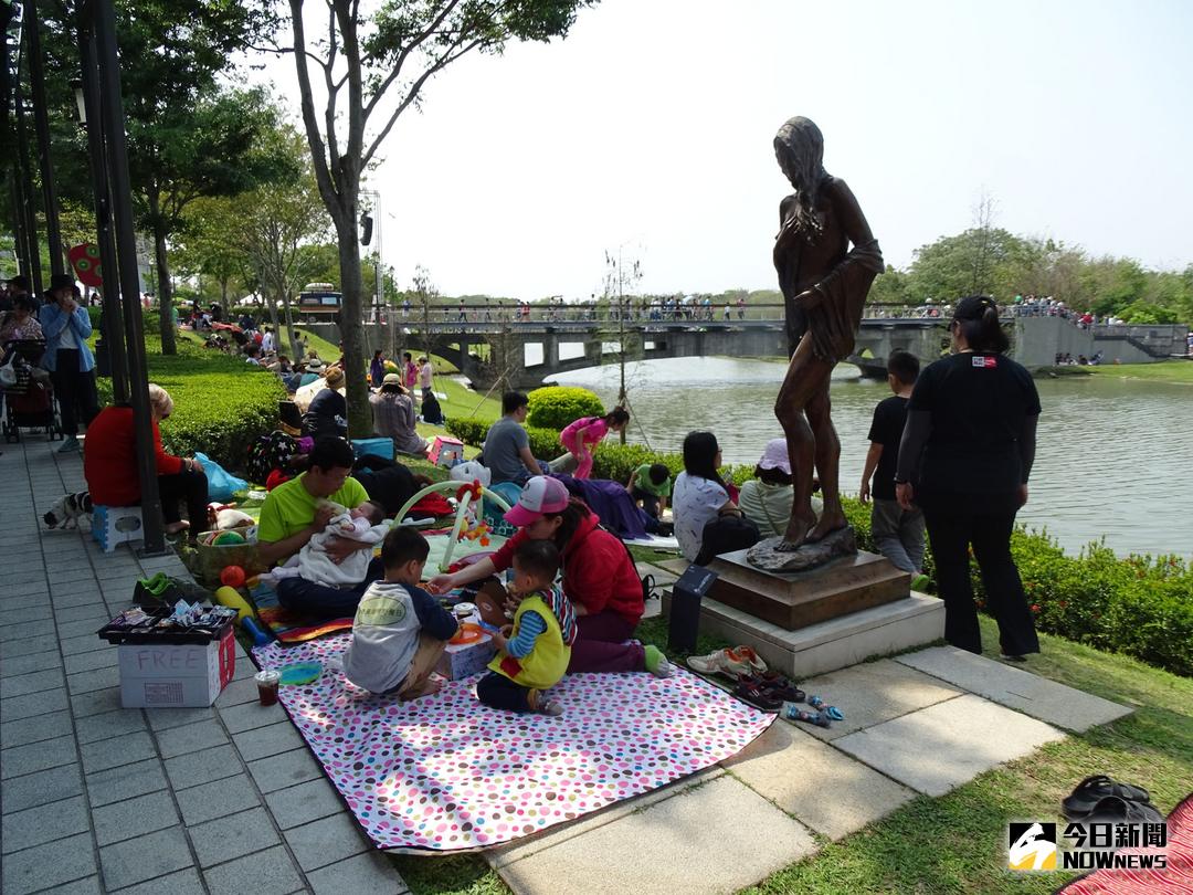 ▲奇美博物館首度舉辦「湖畔野餐日」，吸引逾萬民眾共襄盛舉。（圖／記者黃文博攝，2018.03.25）