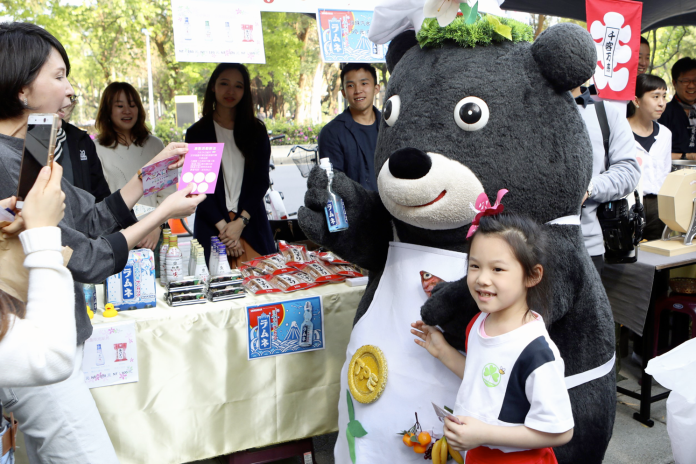 台北杜鵑花季「幸福嘉年華」熊讚扮廚師帶頭逛市集饗美食
