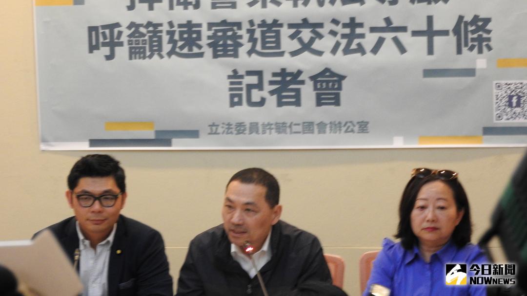 ▲圖左起為國民黨立委許毓仁、新北市前副市長侯友宜與台灣酒駕防制社會關懷協會祕書長林美娜。（圖／記者戴祺修攝，2018.03.27）