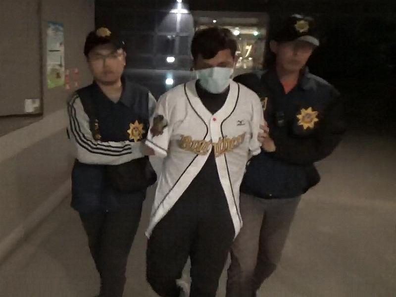 ▲警方帶王嫌前往高鐵嘉義太保站。（圖／嘉義市刑大偵四隊提供）