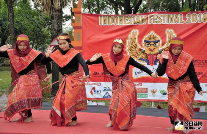 ▲印尼傳統舞蹈Tari Tor-Tor是印尼北蘇門答臘傳統樂器演奏。（圖／記者陳宗傑攝,2018.03.27）