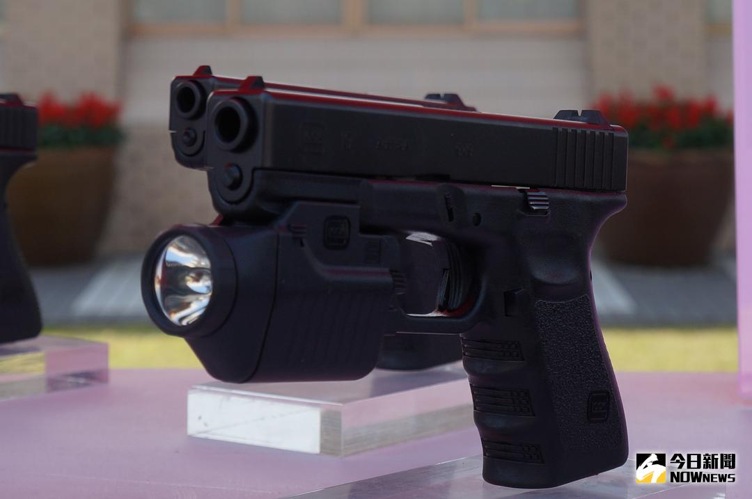 ▲國安局特勤人員使用的克拉克（GLOCK）手槍。（圖／記者呂炯昌攝）
