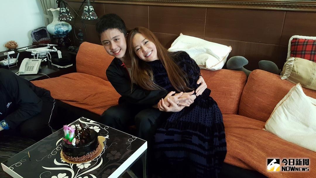  ▲孫安佐（左）是狄鶯的獨子。（圖／翻攝臉書,  2018.12.11）