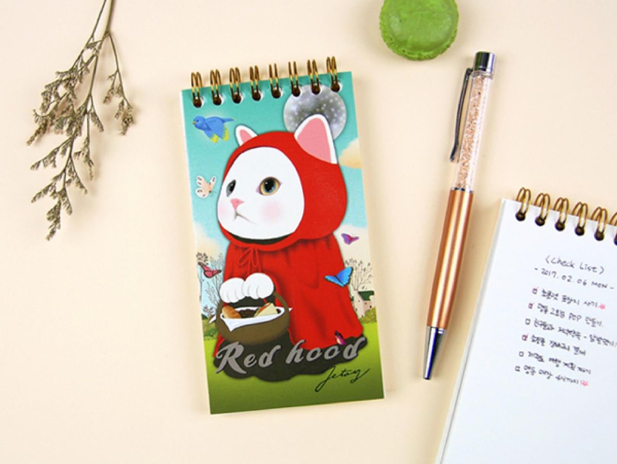 ▲OK超商與韓國品牌10x10合作，推出許多文創商品，預估可提升門市來客數10%，業績成長20%。（圖／OKmart提供）