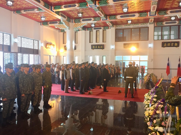 ▲ 陸軍臺東指揮部29日由指揮官余少將率領所屬官兵，前往臺東軍人公墓忠靈祠舉行107年春祭典禮。(陸軍臺東地區指揮部提供)