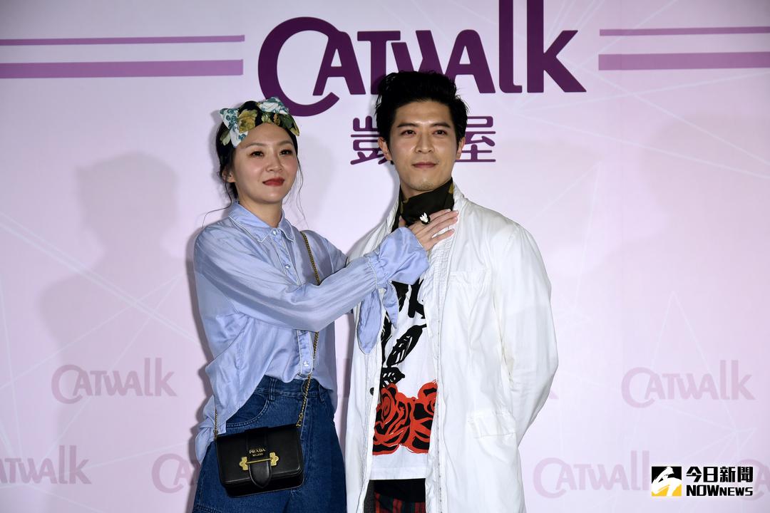 ▲花花（左）、顧文浩擔任凱渥春酒主持人。（圖／記者林柏年攝 , 2018.3.29）