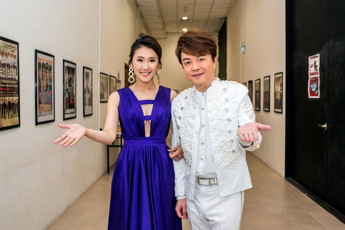 ▲翁立友（右）《友你真好》演唱會新加坡場請來謝金晶擔任嘉賓。（圖／LINWEI義法品牌婚紗提供  , 2018.03.30）