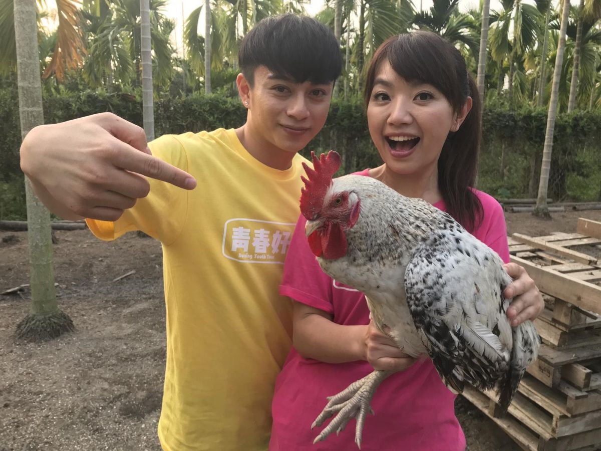 ▲溫瀚龍（左）跟菜子前進屏東。（圖／三立提供 , 2018.3.30）