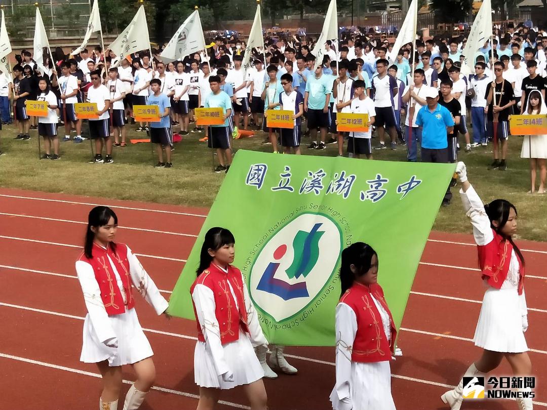 ▲國立溪湖高中創校20週年校慶系列活動，創意造型進場揭開了序幕，全校運動會，參觀新設門市實習教室等，色彩繽紛、豐富，讓人驚喜。（圖／記者陳雅芳攝，2018.03.31）