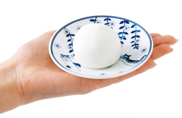小巧可愛的豆皿，可以用來裝小點心。（圖／felissimo.co.jp）